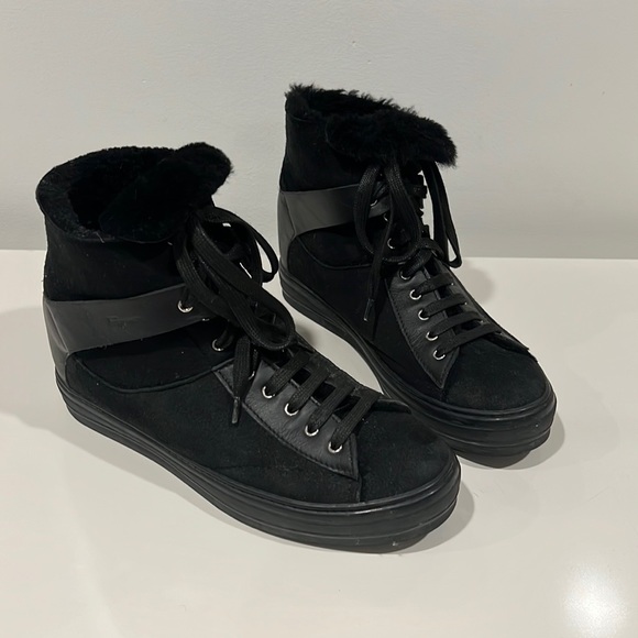 Salvatore Ferragamo high top sneaker booties size US 9 with real shearling - Picture 6 of 11